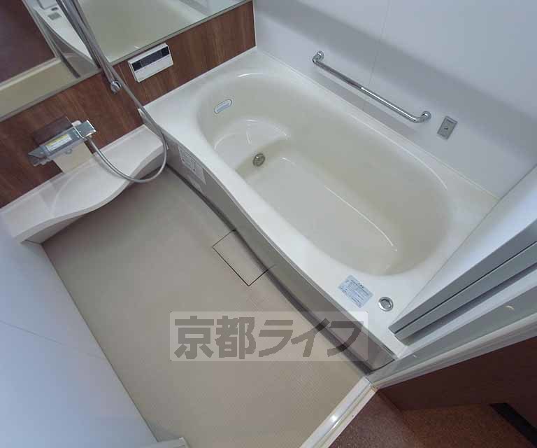 バス・シャワールーム　ゆったりとしたお風呂でくつろげそうですね。