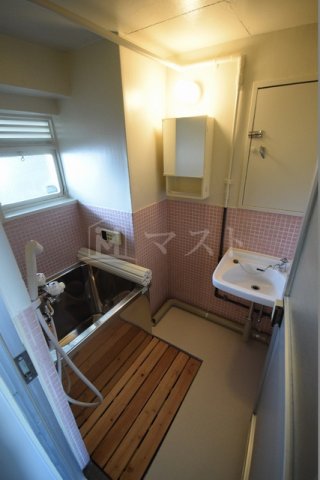 洗面設備　※同マンション別間取り参考写真です