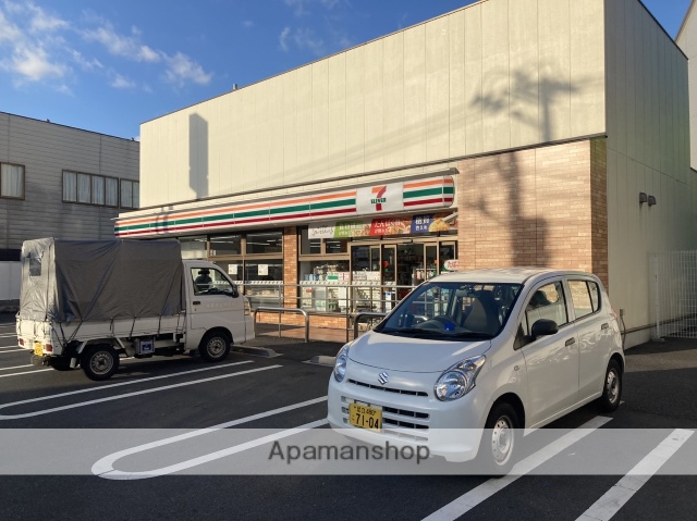 コンビニ　セブンイレブン（コンビニ）まで194m