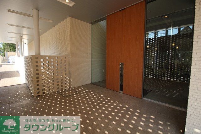 エントランス　タウンハウジング仙川店まで♪