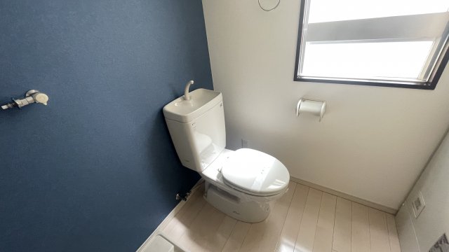 トイレ　落ち着いた色調のトイレです♪