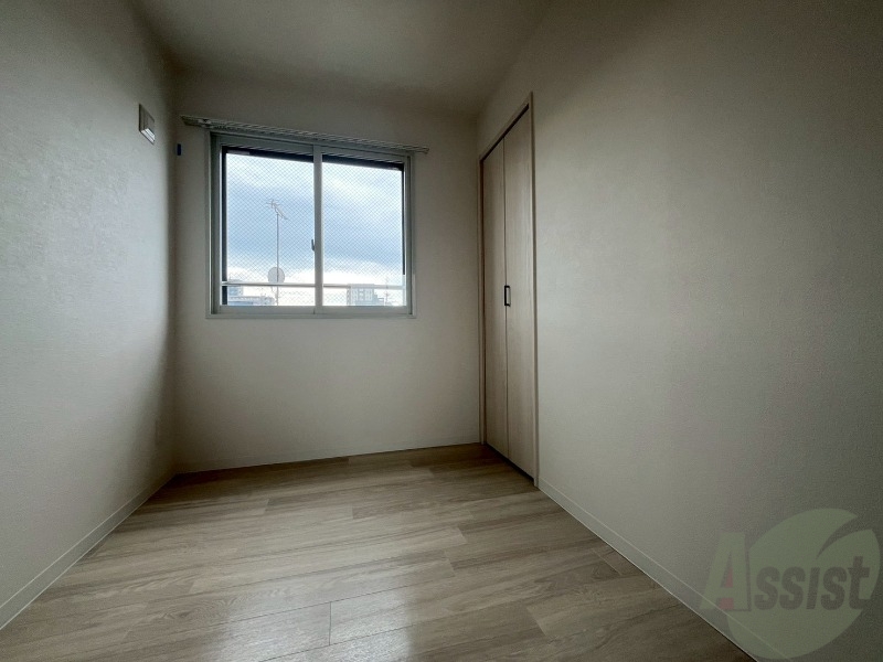 その他部屋・スペース　こちらのお部屋は光が差し込む、温かみのあるお部屋です。