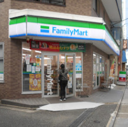 コンビニ　ファミリーマート 田園調布本町店（コンビニ）まで519m