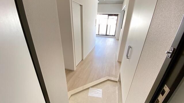 玄関　※退去前の為他の部屋の参考画像