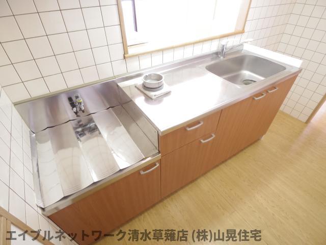 キッチン　コンパクトなキッチンで掃除もラクラク