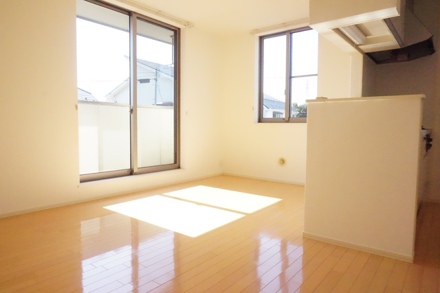 居室・リビング　２面採光なので、明るく風通しのよいお部屋です♪