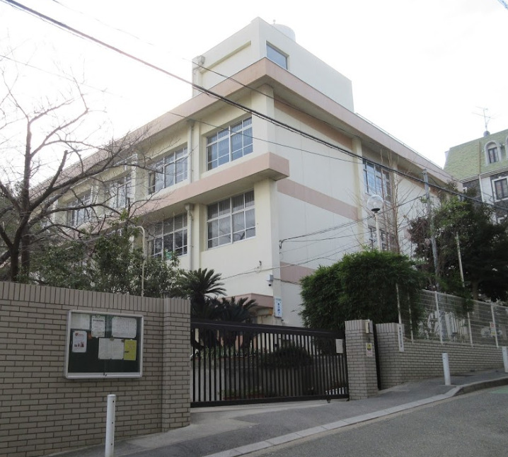 小学校　神戸市立長田小学校（小学校）まで908m
