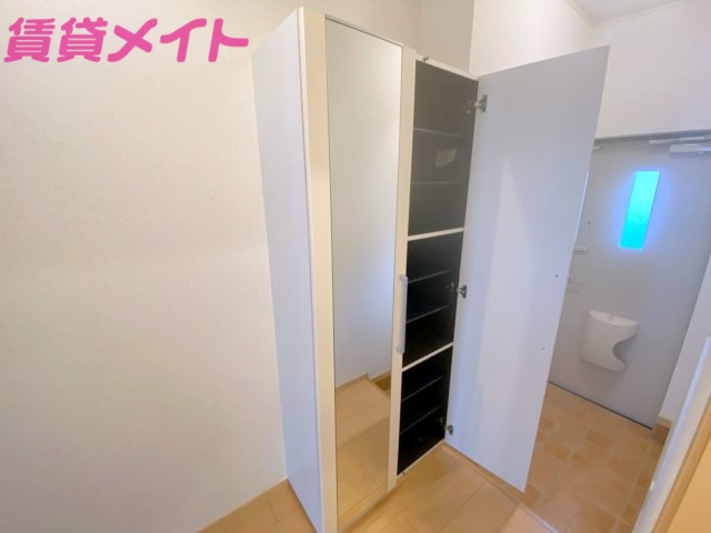 玄関　同タイプの部屋写真です。