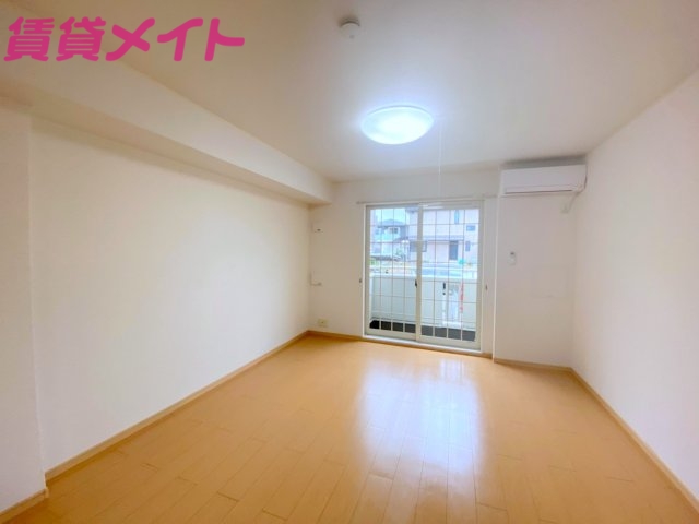 居室・リビング　同タイプの部屋写真です。