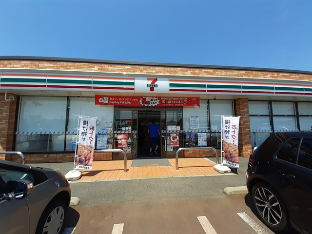 コンビニ　セブンイレブン亀田曙店（コンビニ）まで737m