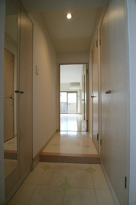 玄関　※別部屋参考写真