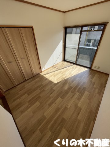 その他部屋・スペース　落ち着いた色調の洋室です（同タイプのお部屋です。実物は現況を