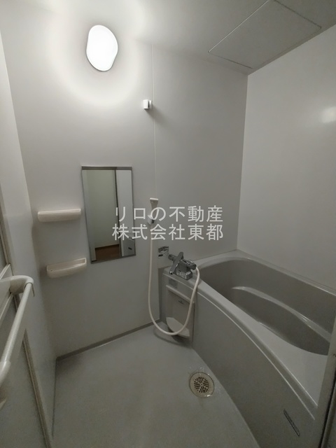 バス・シャワールーム　清潔感のある浴室で、１日の疲れを癒しリラックスできます。