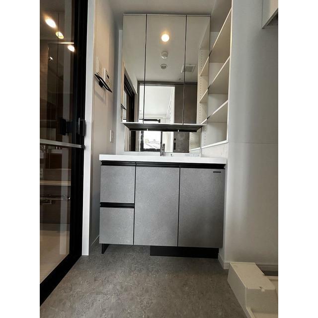 洗面設備　※写真は同タイプ住戸です。