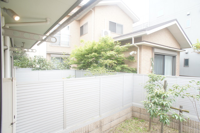 眺望　１階ですが外からの視線が気にならない作りです♪
