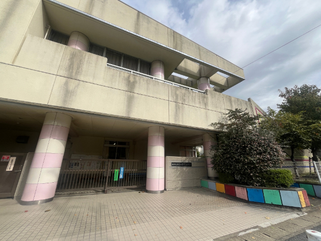 幼稚園・保育園　市立みなみ認定こども園（幼稚園・保育園）まで180m