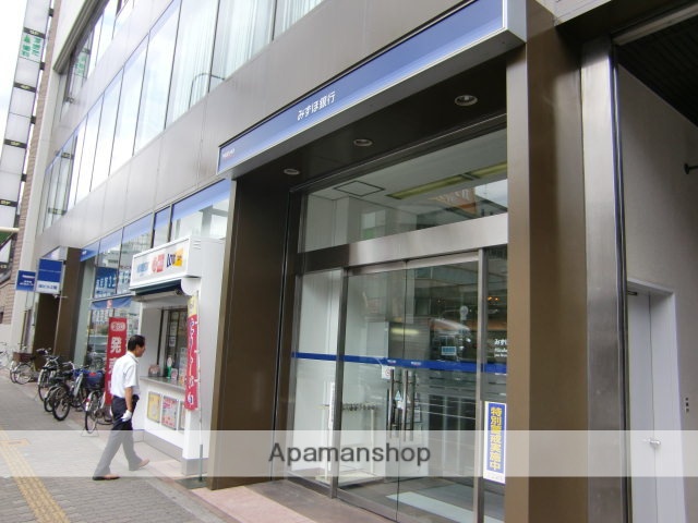 銀行　（株）みずほ銀行／十三支店（銀行）まで405m