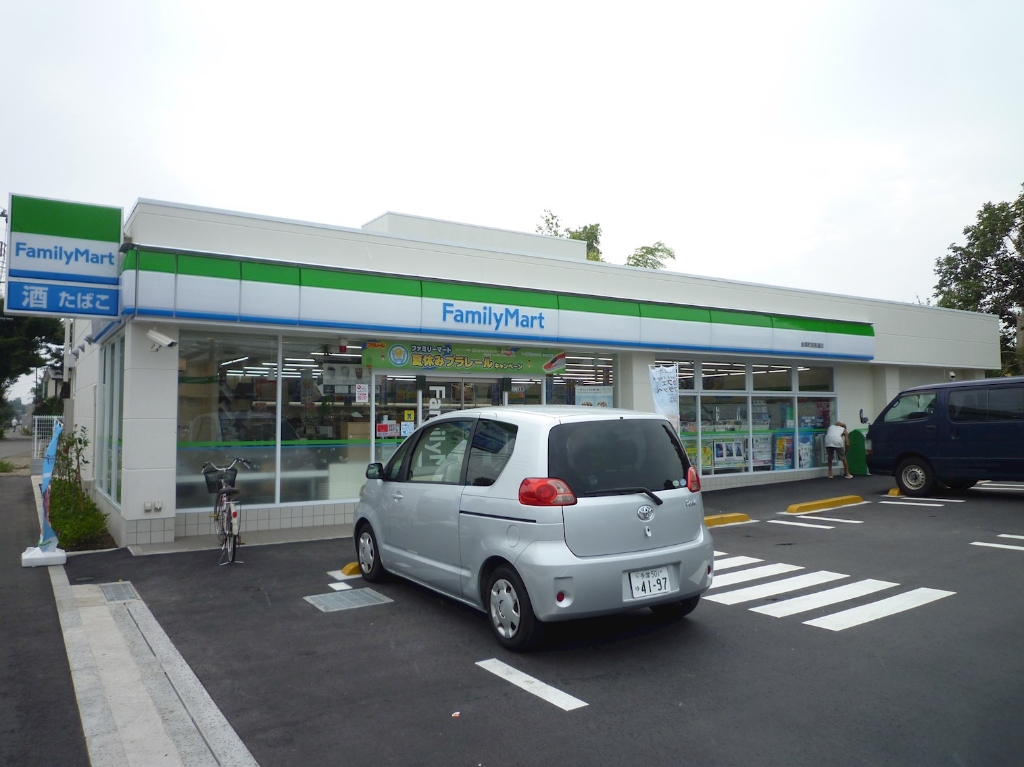 コンビニ　ファミリーマート 金森町田街道店（コンビニ）まで140m