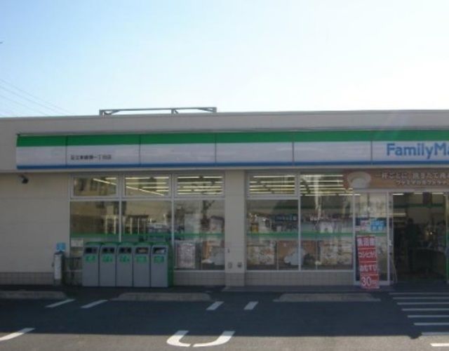 コンビニ　ファミリーマート東綾瀬一丁目店（コンビニ）まで629m