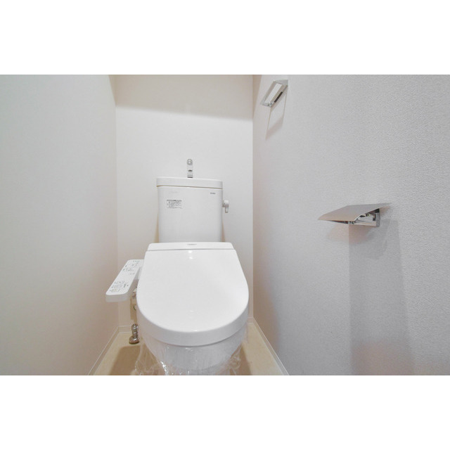 トイレ　落ち着いた色調のトイレです