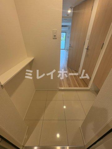 玄関　同建物内別のお部屋の参考写真になります。