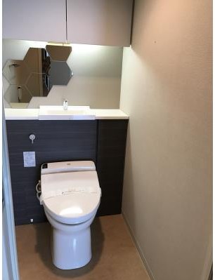 トイレ　落ち着いた色調のトイレです♪