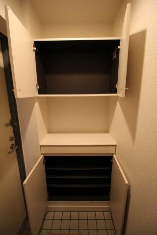 玄関　コンフォート駒込　豊島区駒込1　同タイプ別室写真 コンフォー