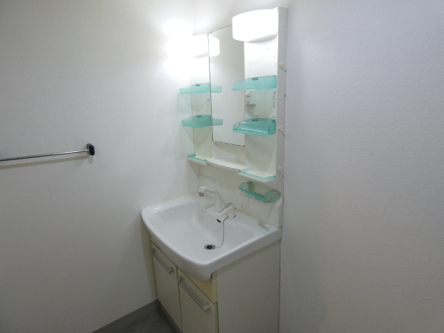 洗面設備　※３０２室の写真です