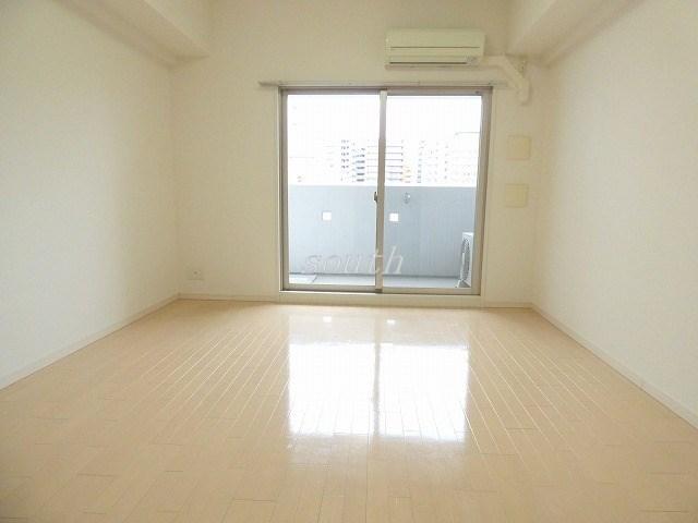居室・リビング　日当たり良好明るいお部屋で気分もあがりますね♪