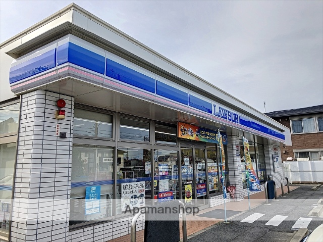 コンビニ　ローソン（コンビニ）まで704m