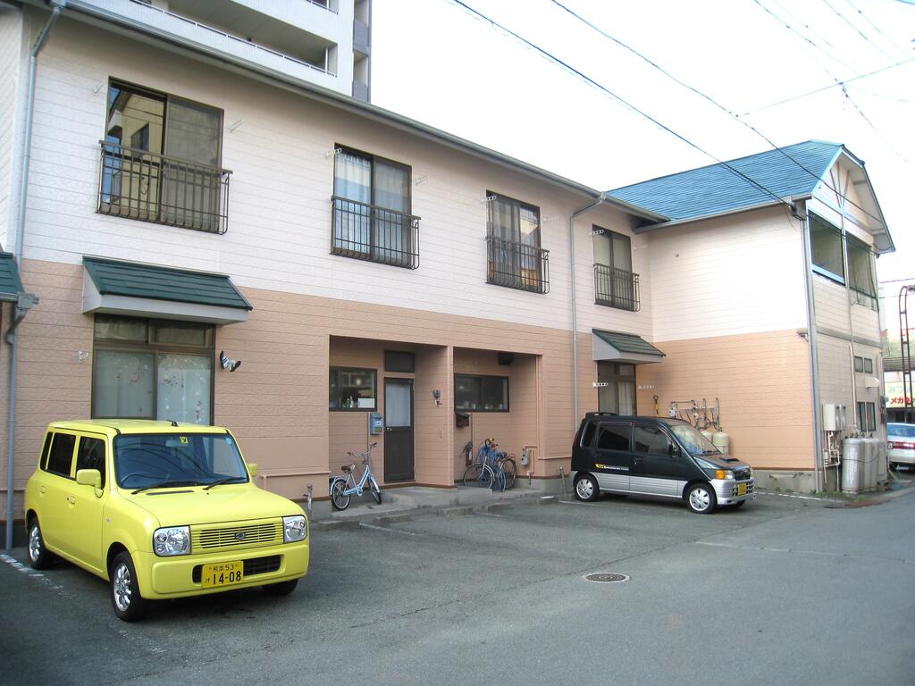 建物外観　敷地内駐車場空きあり