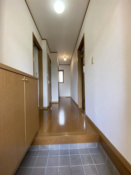 玄関　※他の号室の写真となります（現況優先）