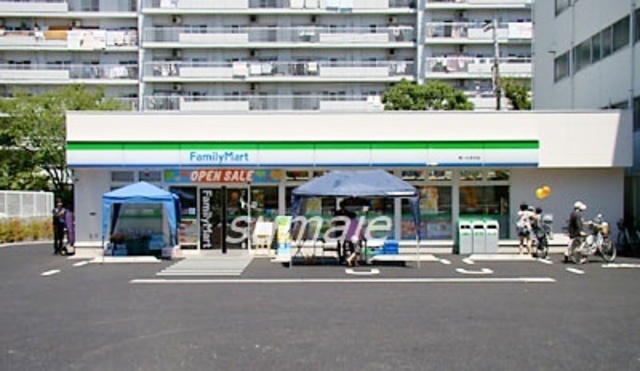 コンビニ　ファミリーマート環八北赤羽店（コンビニ）まで690m