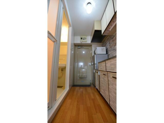 玄関　同物件の別の部屋の写真です。