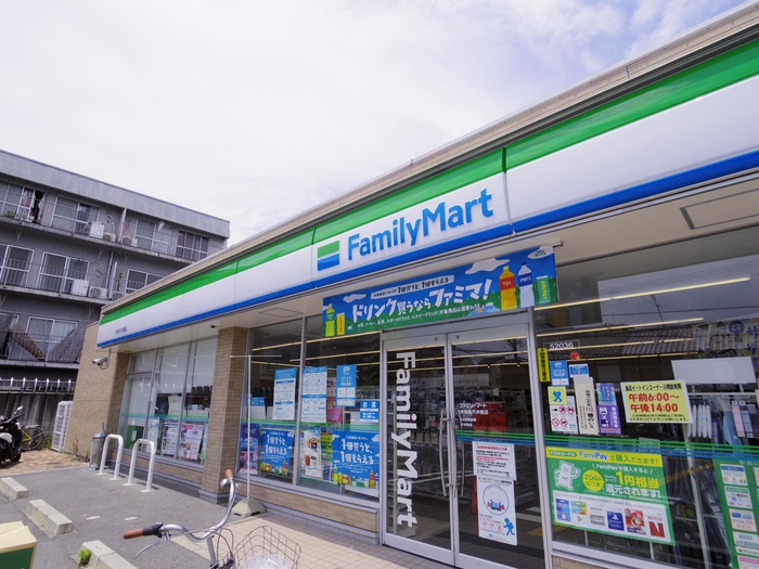 コンビニ　ファミリーマート（コンビニ）まで150m
