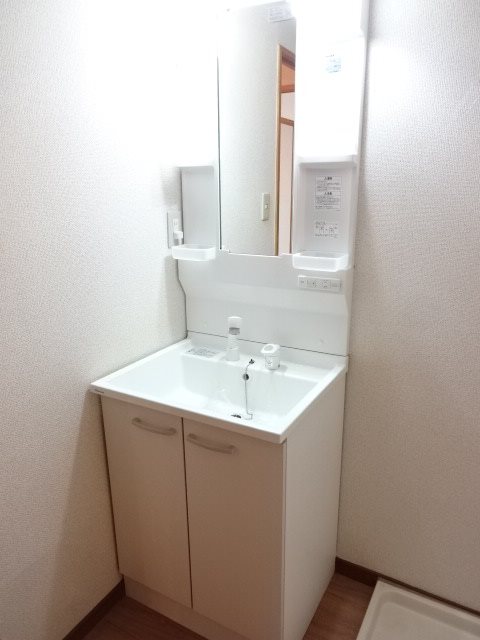 洗面設備　写真は103号室です（参考）