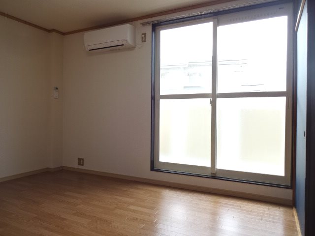 居室・リビング　写真は103号室です（参考）