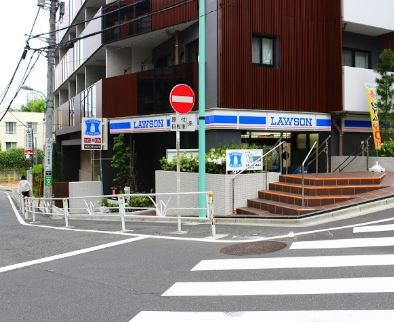 コンビニ　ローソン南平台店（コンビニ）まで150m