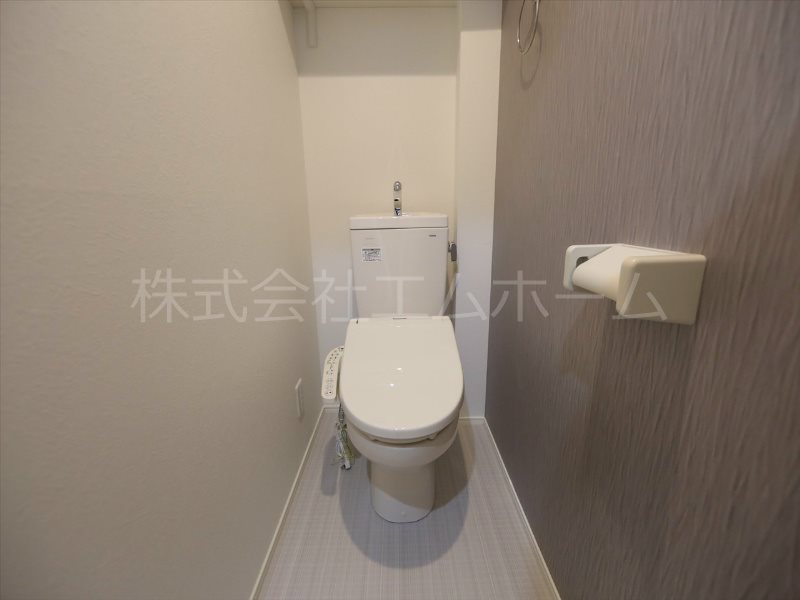トイレ　温水洗浄暖房便座付トイレ　同型写真