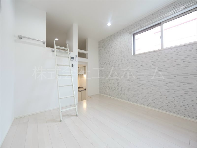 居室・リビング　ＬＤＫ8.5帖　洋室4.9帖　ロフト5.1帖　同型写真