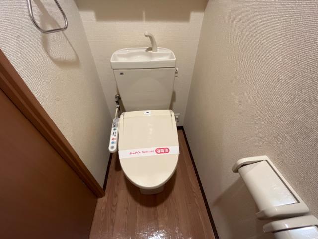 トイレ　温水洗浄便座つき！
