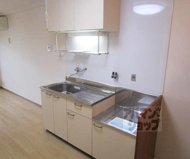 キッチン　３０３号室の写真です。