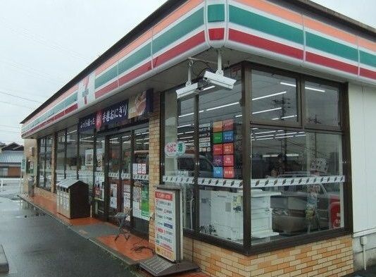 コンビニ　セブンイレブン（コンビニ）まで1200m