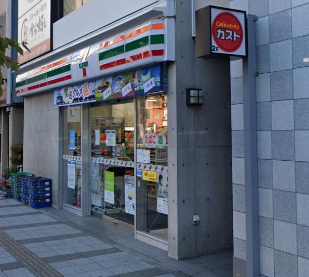 コンビニ　セブンイレブン港区芝5丁目北店（コンビニ）まで80m