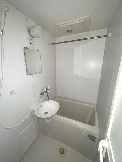 バス・シャワールーム　※別部屋の写真です