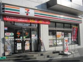 コンビニ　セブンイレブン港区南青山3丁目店（コンビニ）まで153m