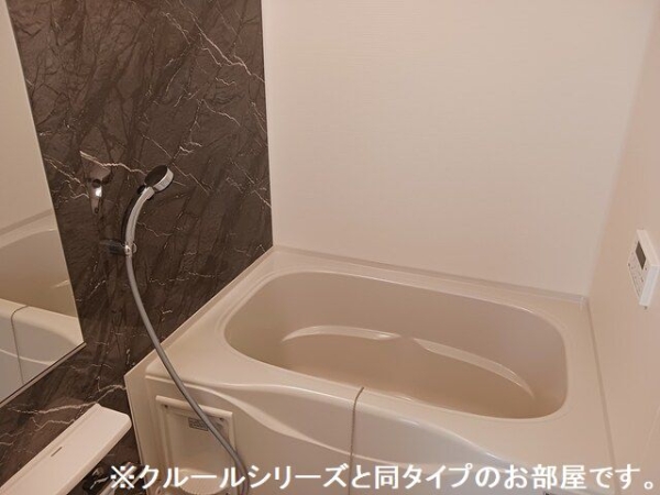 バス・シャワールーム　※参考写真　同建築メーカー施工の同間取完成他物件のものです。