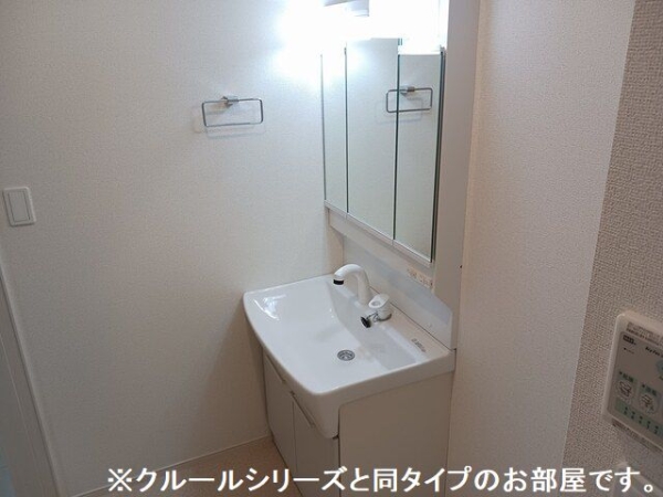洗面設備　※参考写真　同建築メーカー施工の同間取完成他物件のものです。