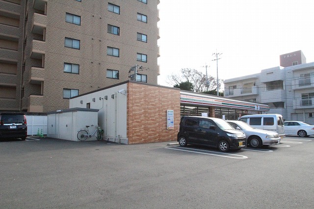 コンビニ　セブンイレブン出水二丁目店（コンビニ）まで650m