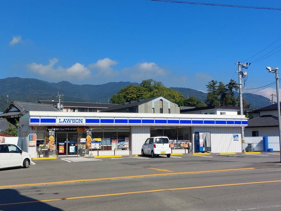 コンビニ　ローソン東温南方店（コンビニ）まで395m